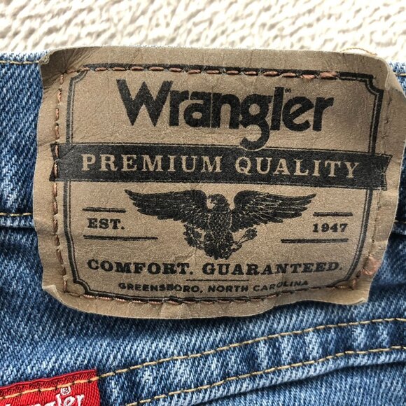 Wrangler Mens Jeans 34x30 Relaxed Fit Blue Denim Straight Leg Classic Casual - Picture 12 of 14